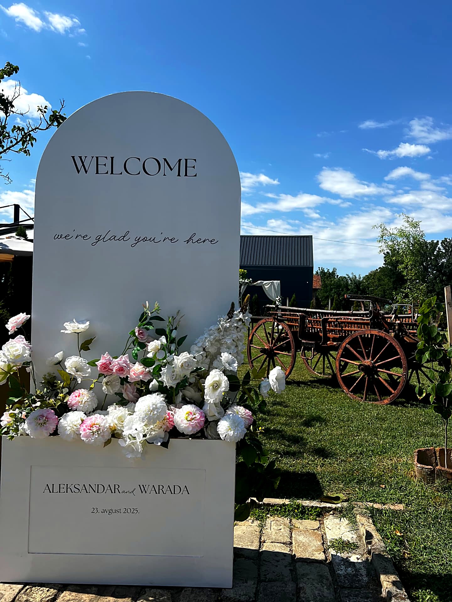 Welcome luk panel sa cvetnim sandukom za venčanje